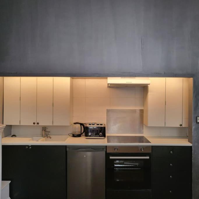 5 Luxury Spacious Loft - Prime Location - Comfortable Bed & Sofa Hove Exteriér fotografie